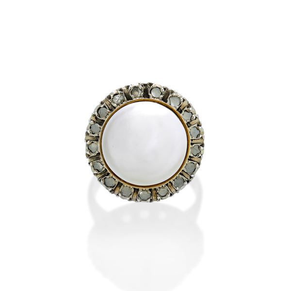 Ring in yellow gold, silver, diamonds and mabè pearl