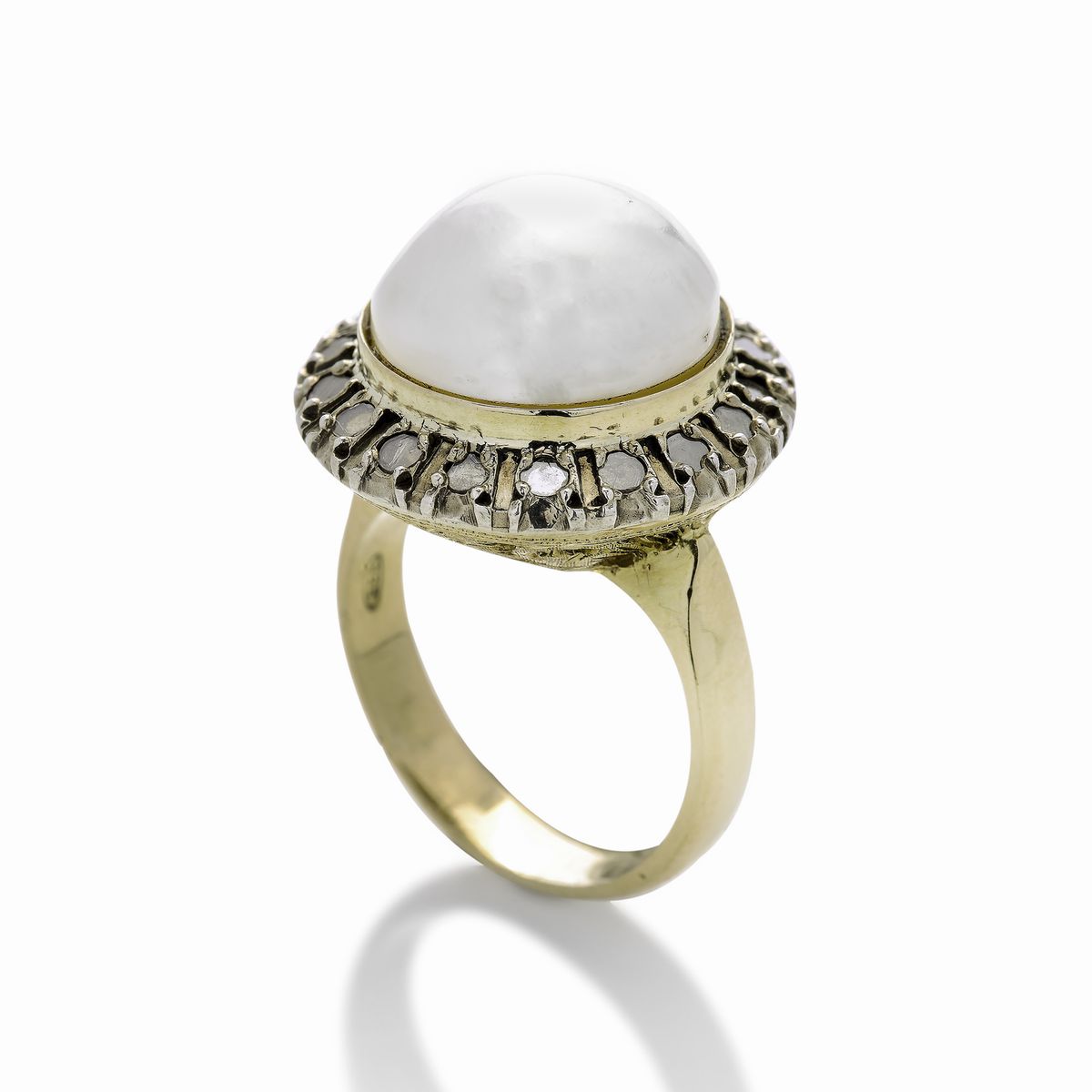 Anello in Oro Giallo, Argento, Diamanti e Perla Mabè