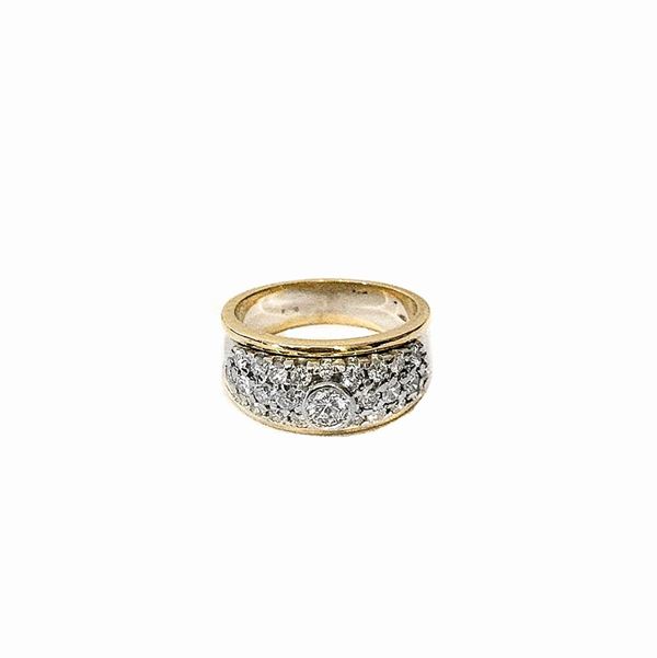Anello in oro bianco, oro giallo e diamanti