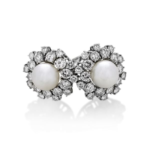 Contrariè ring in white gold, diamonds and cultured pearls