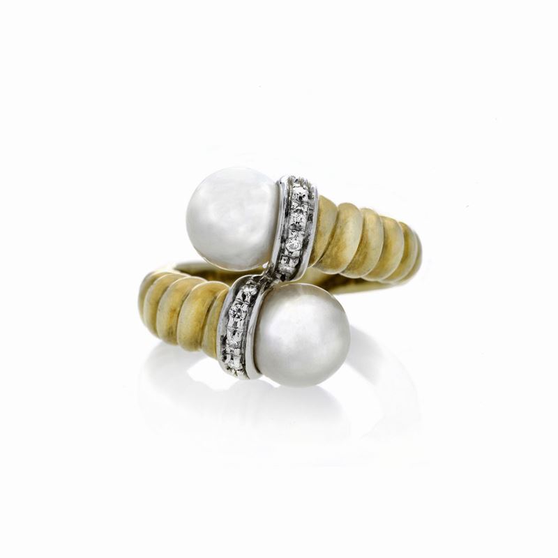 Anello contrariè in oro giallo, oro bianco, diamanti e perle coltivate
