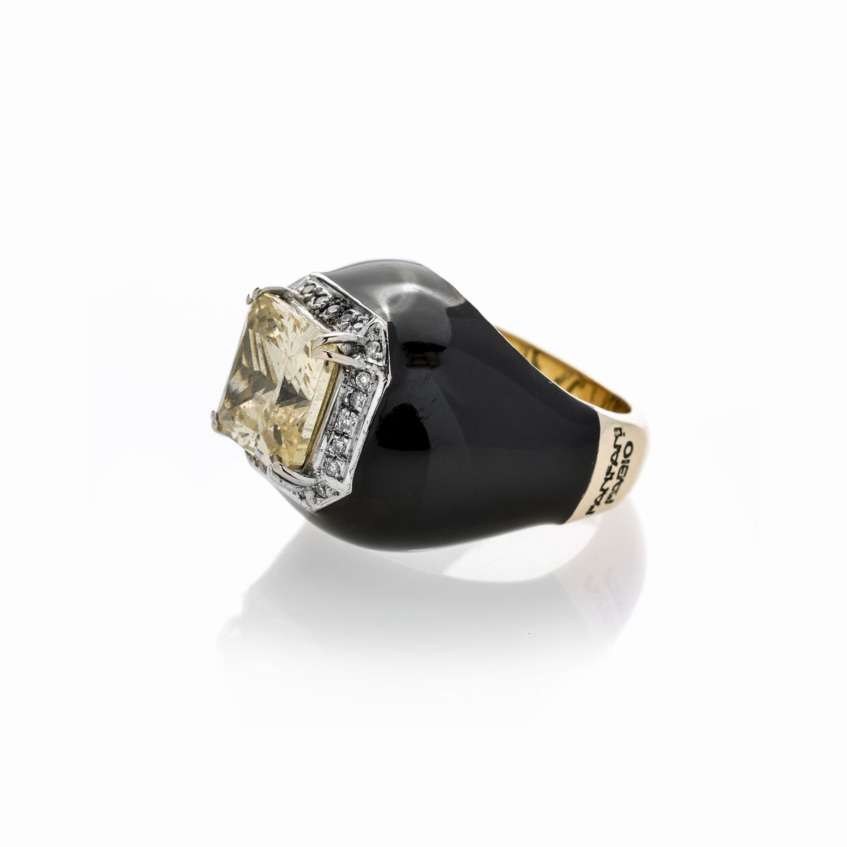 Grande anello in oro giallo, argento, smalto nero, diamanti e quarzo citrino Fanfani Fabio