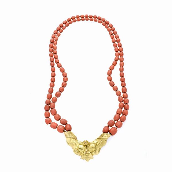 Necklace in red coral and yellow gold