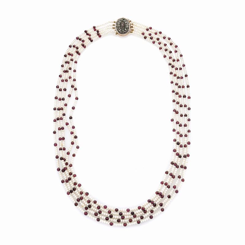 Collana in oro a basso titolo, argento, perle, granati e diamanti