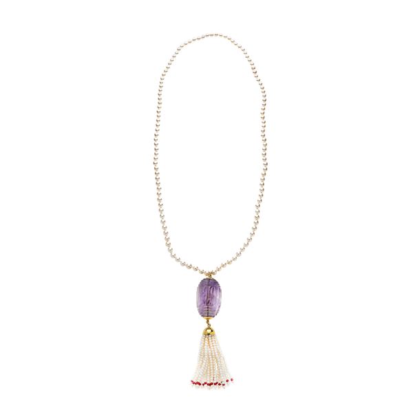 Long necklace in yellow gold, cultured pearl, rubies and amethyst