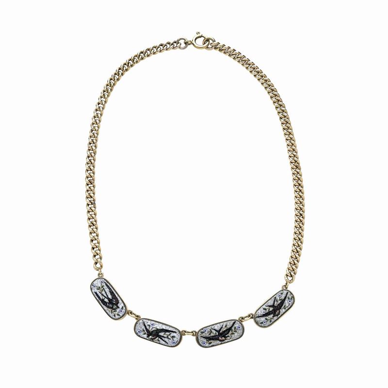 Collana in oro a basso titolo e micromosaico con rondini