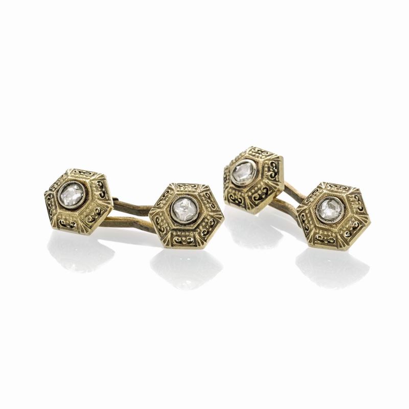 Paio di gemelli in oro a basso titolo e diamanti