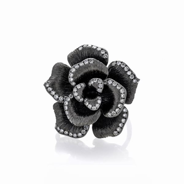 Anello Rosa in oro brunito e diamanti