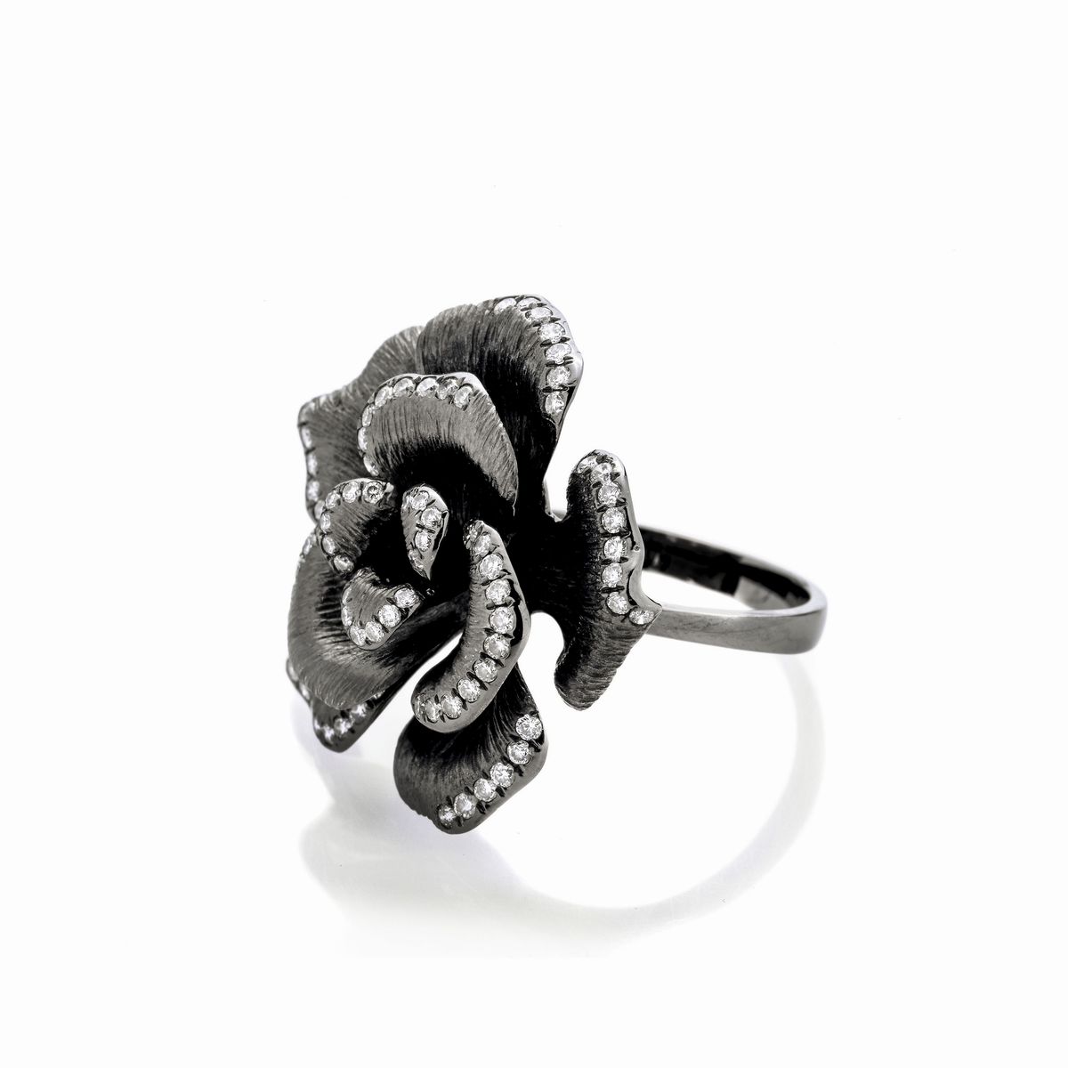Anello Rosa in oro brunito e diamanti
