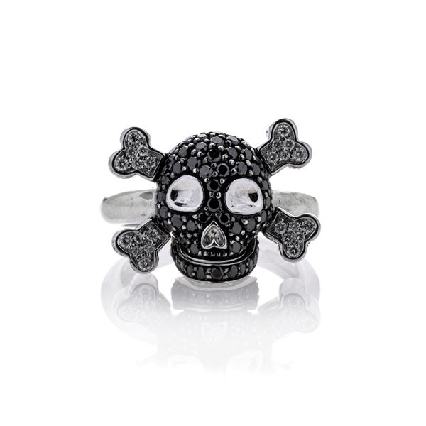 Skull ring in white gold, burnished gold, diamonds and black diamonds