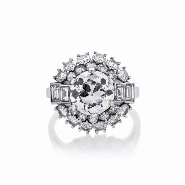 Ring in white gold and diamonds