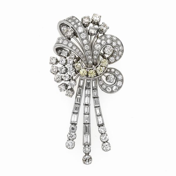 Large clip in platinum, diamonds and yellow diamonds