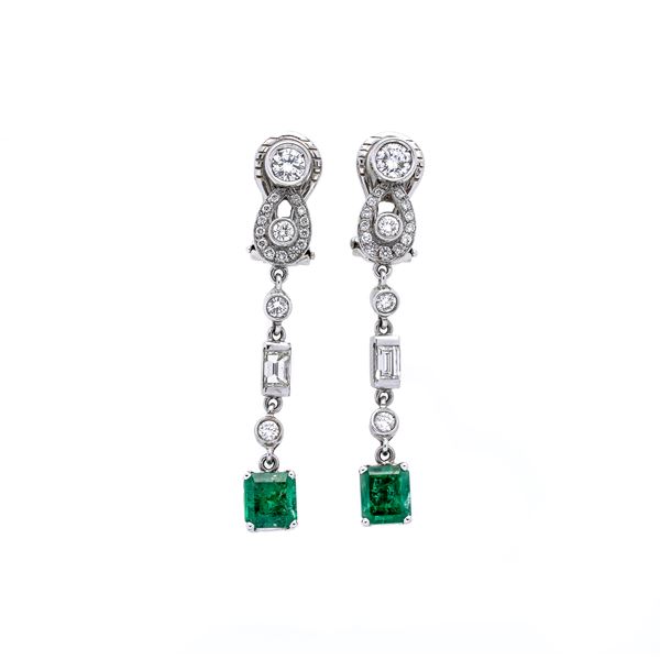 Pair of pendant earrings in white gold, diamonds and emeralds
