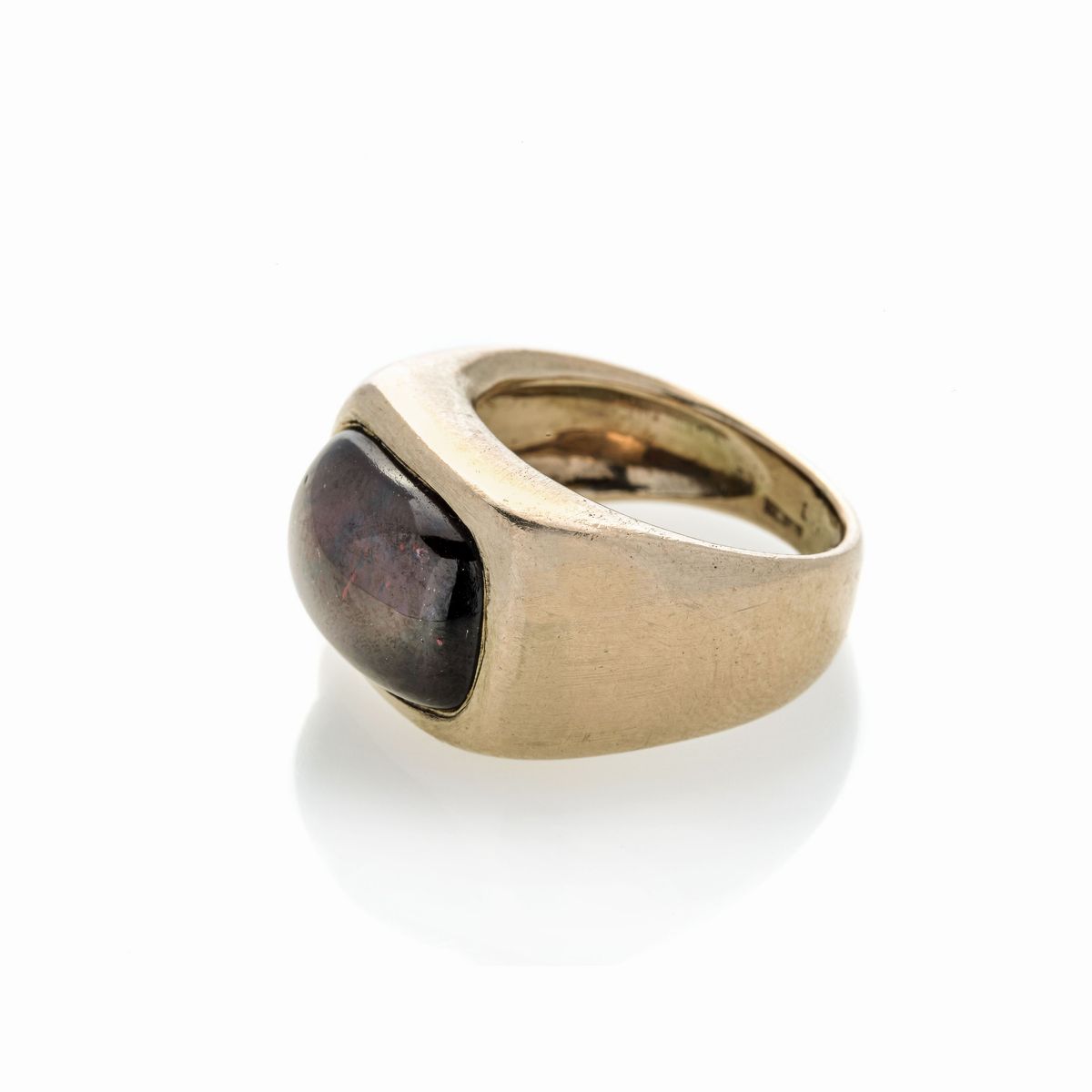 Anello in oro a 9kt e granato