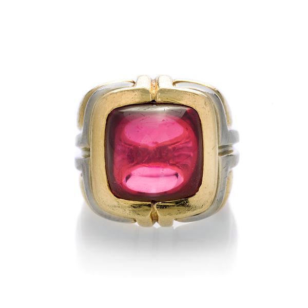 Ring in yellow gold, white gold and red stone