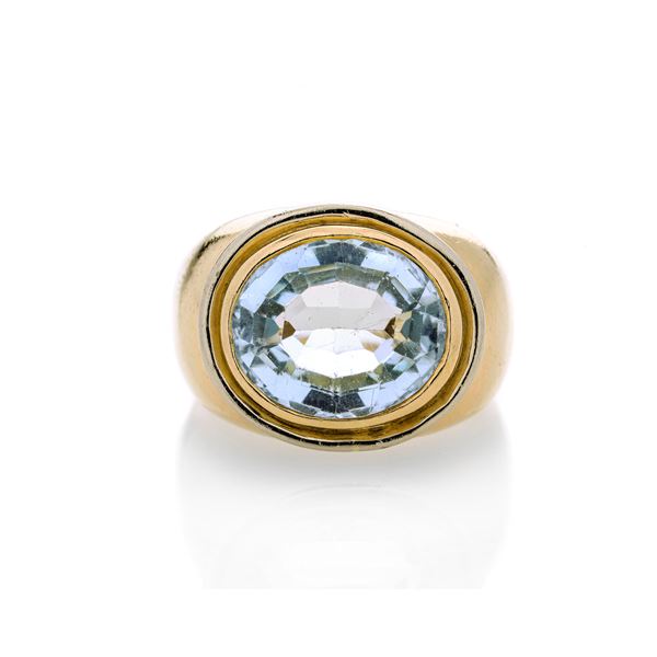 Ring in yellow gold, white gold and blue quartz
