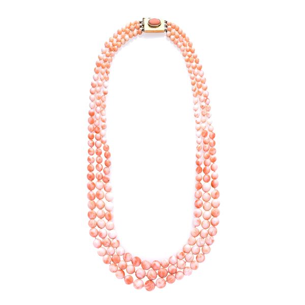 Three strand necklace in pink shell and yellow gold