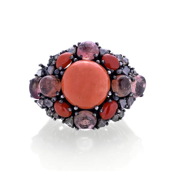 Large ring in low title gold, silver, red coral, pink quartz and diamons
