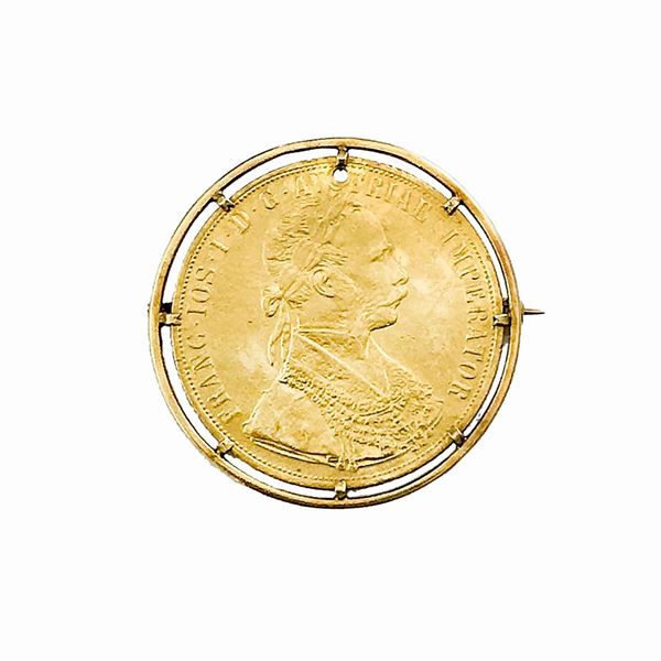 Spilla con moneta in oro giallo