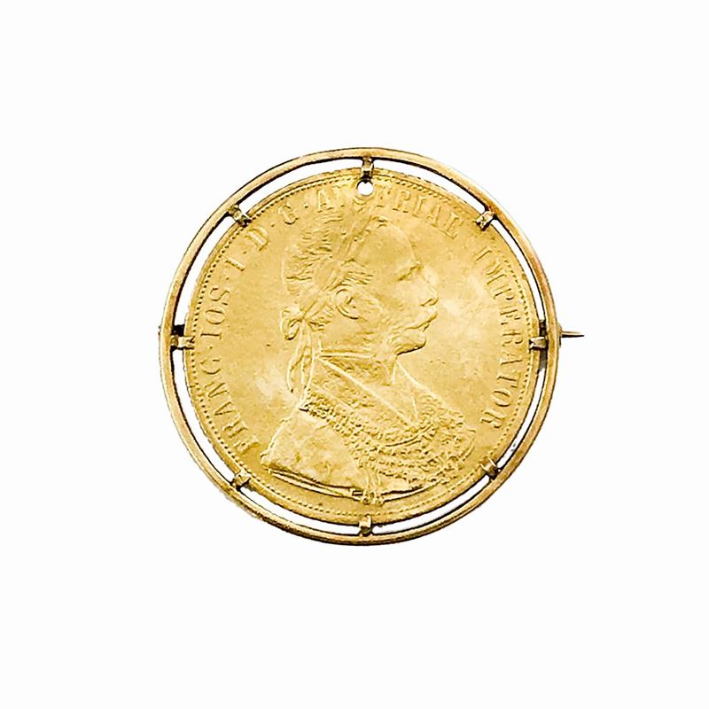 Spilla con moneta in oro giallo