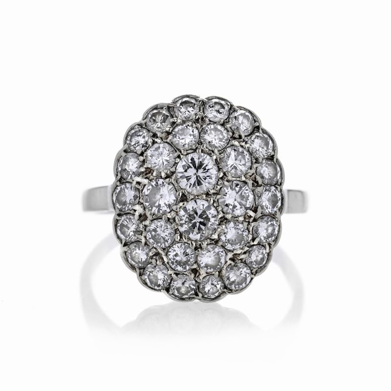 Anello a scudo in oro bianco e diamanti