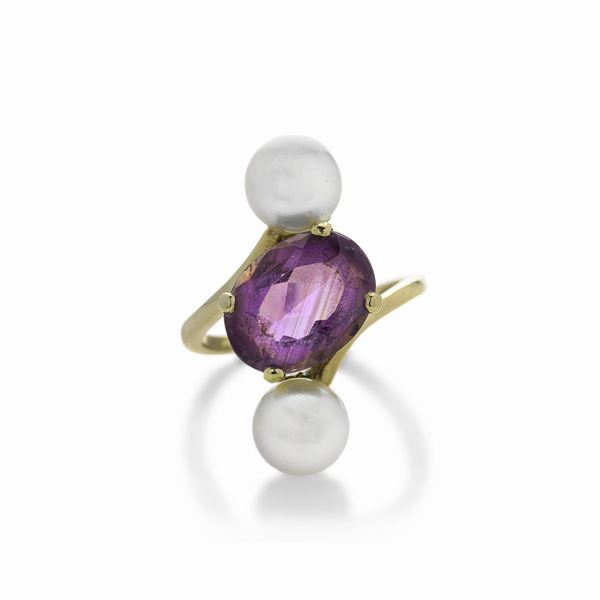 Anello in oro giallo, perle e ametista