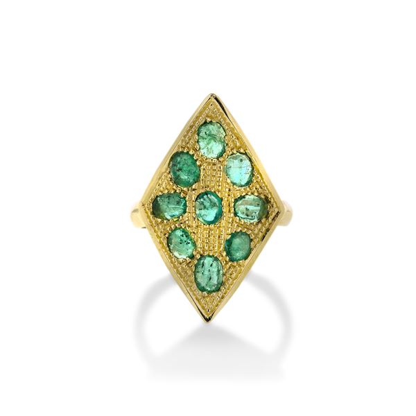 Lozenge ring in yellow gold and emeralds