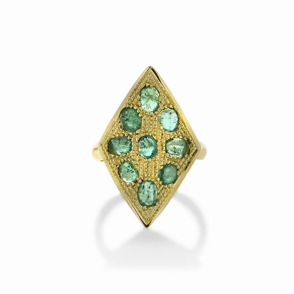 Anello a losanga in oro giallo e smeraldi