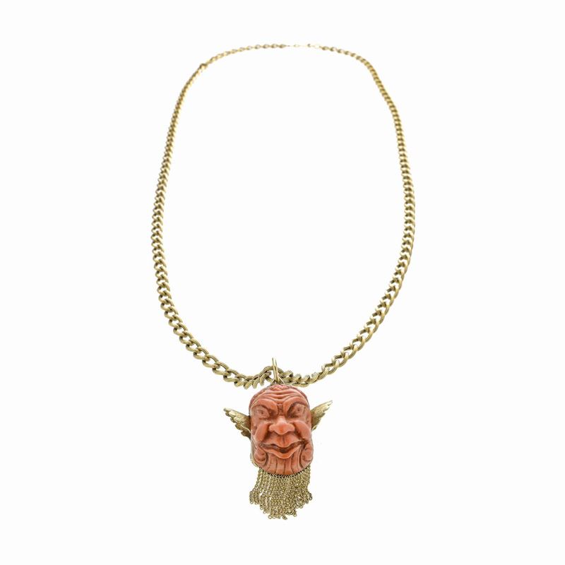 Lunga collana in oro giallo con pendente Bacco in corallo e oro giallo