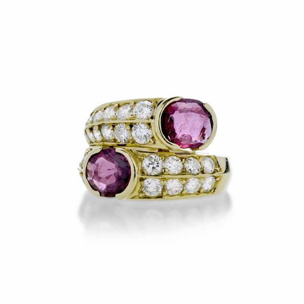 Anello contrariè in oro giallo, diamanti e rubini