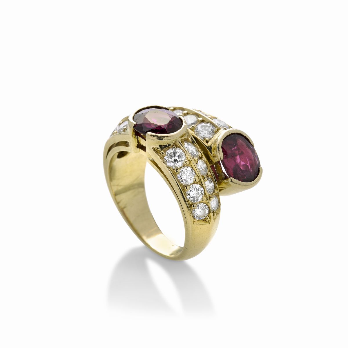 Anello contrariè in oro giallo, diamanti e rubini