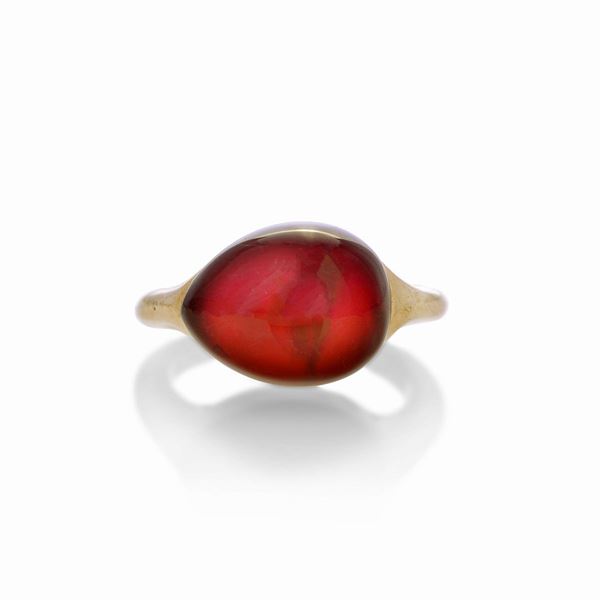 Anello in oro rosa 9 kt e pietra rossa