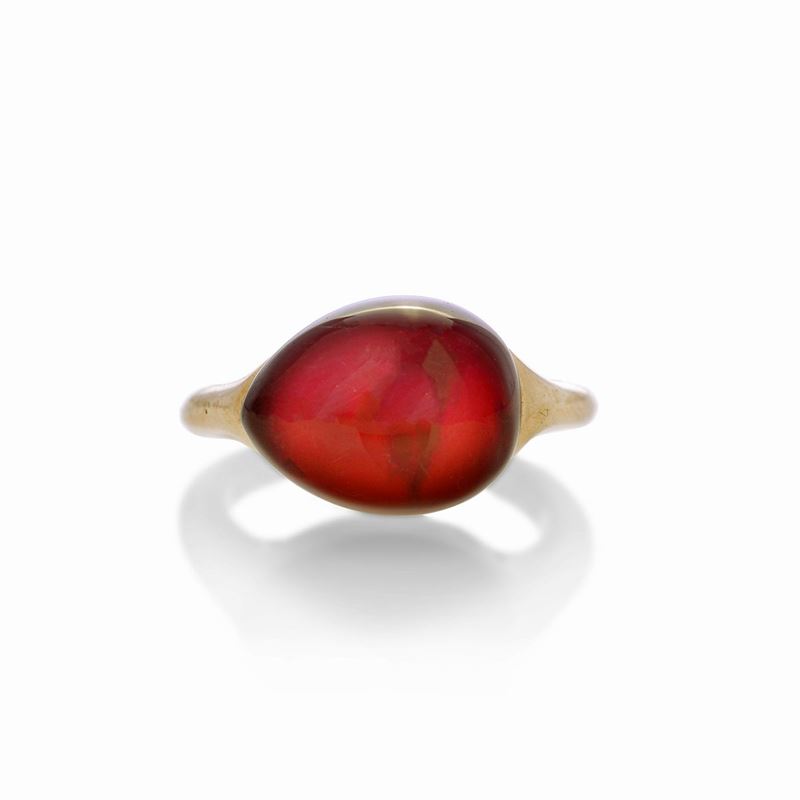Anello in oro rosa 9 kt e pietra rossa