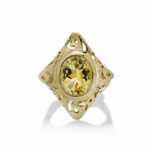Anello in oro giallo e quarzo giallo
