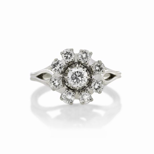 Anello a margherita in oro bianco e diamanti