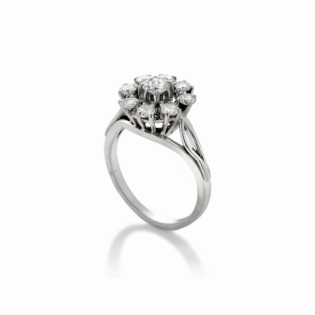 Anello a margherita in oro bianco e diamanti