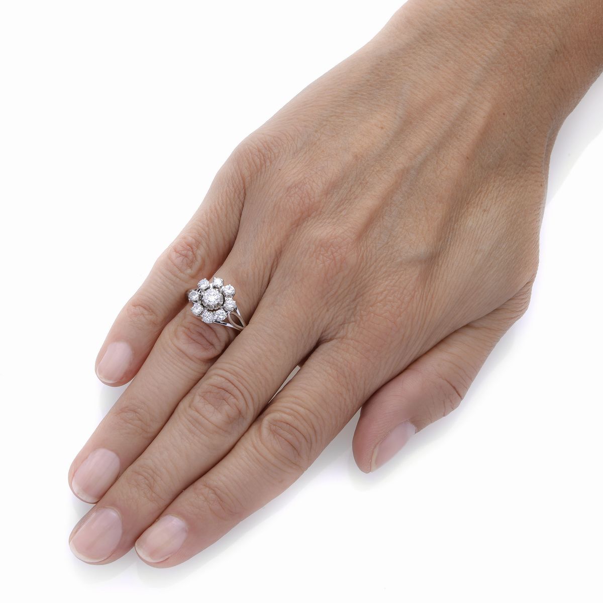Anello a margherita in oro bianco e diamanti