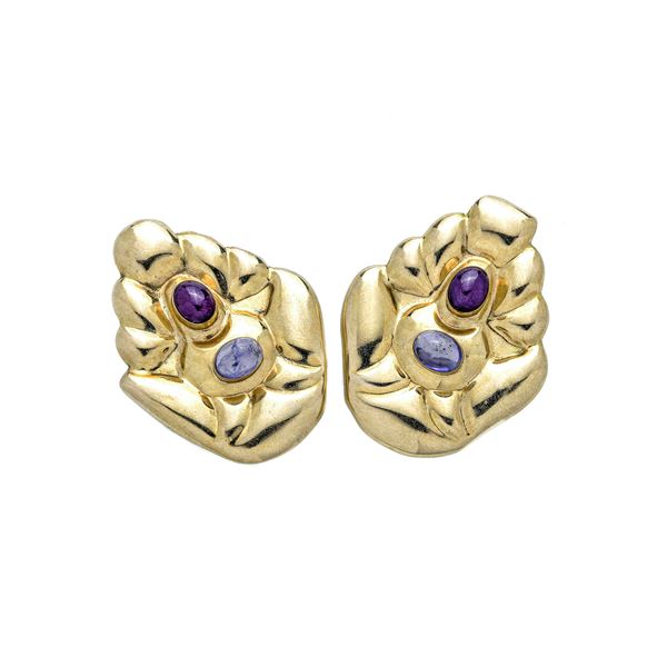 Large clip earrings in yellow gold, sapphires and rubies
