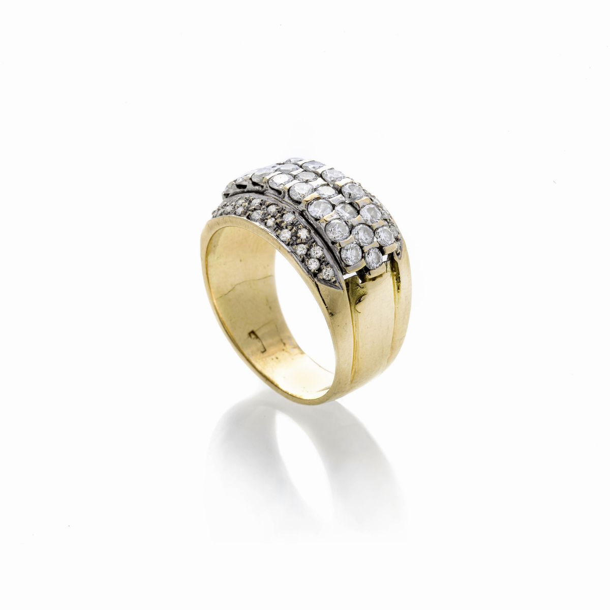 Anello a fascia in oro giallo, oro bianco e diamanti
