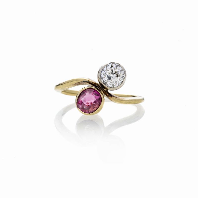 Anello contrariè in oro a basso titolo, argento, diamante e rubino