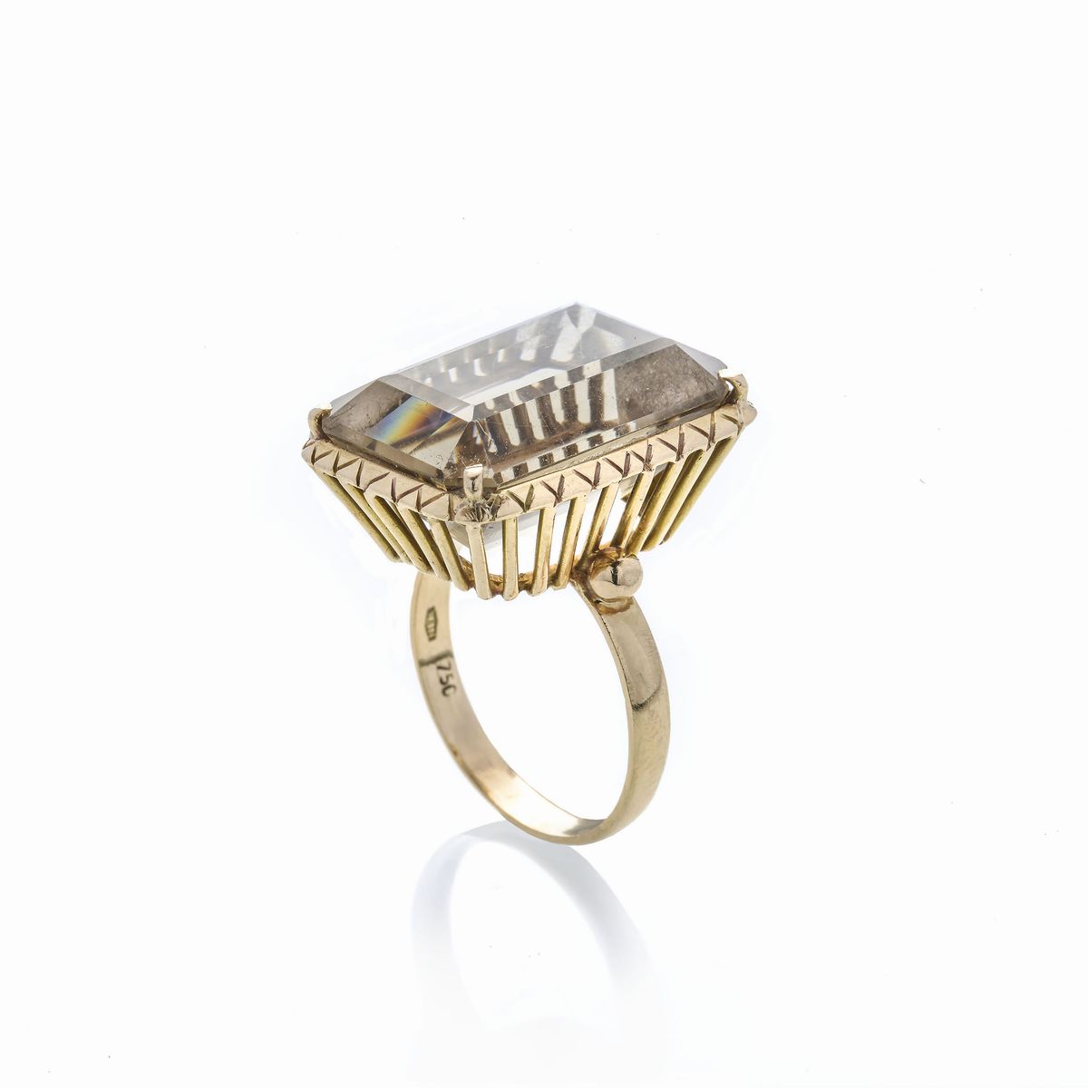 Anello in oro giallo e quarzo fumè