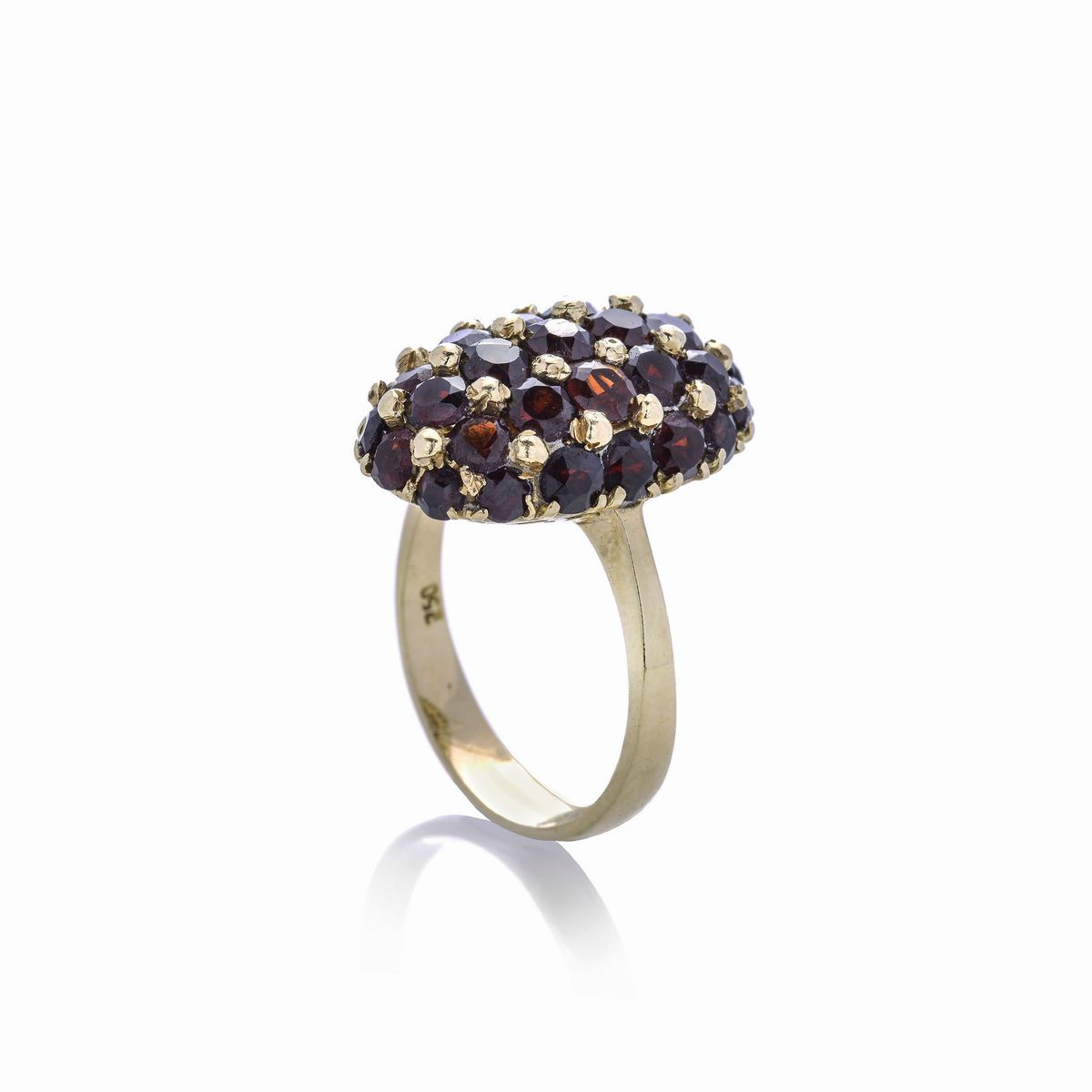 Anello in oro giallo e granati