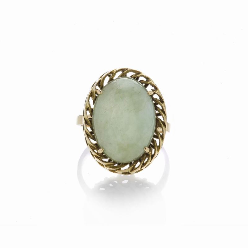Anello in oro giallo e pietra verde