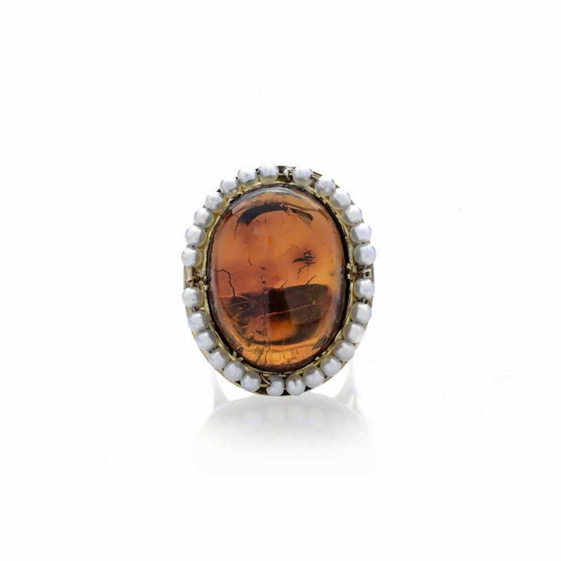 Grande anello in oro giallo, perle e ambra