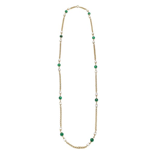Long necklace in yellow gold, pearls and jade
