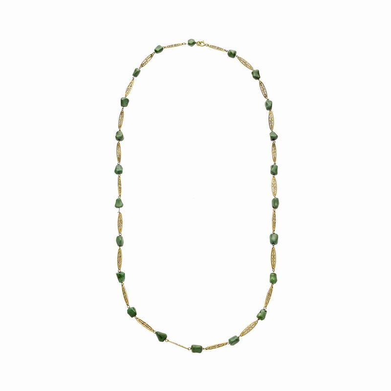 Collana in oro giallo e pietra verde