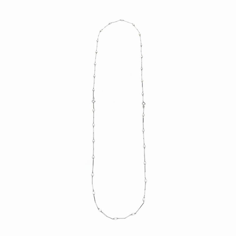Due Collane in Oro Bianco e Perle Unoaerre