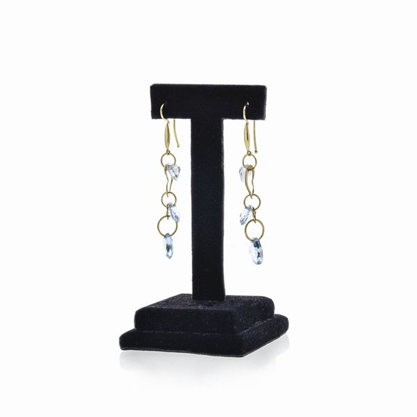 Pair of pendant earrings in yellow gold and aquamarine  - Auction Antique, Modern and Design Jewelery Auction - Jewels from an Emilian Collection (lots 49-72) - Curio - Casa d'aste in Firenze