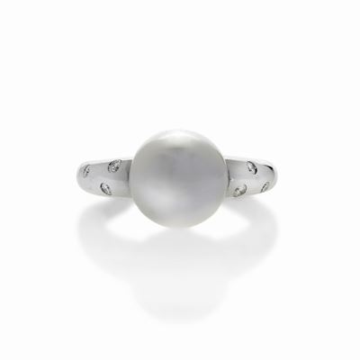 Anello in Oro Bianco, Perla Mikimoto e Diamanti