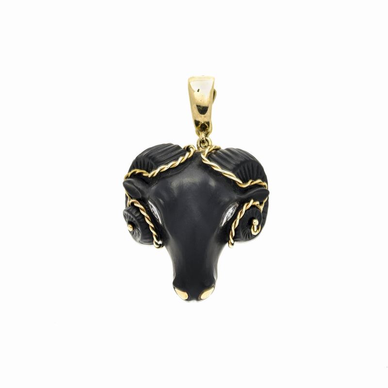 Pendente Ariete in Resina Nera e Oro Giallo